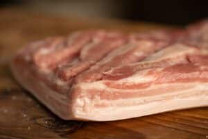 Buikspek-met-zwoerd-close-up-3