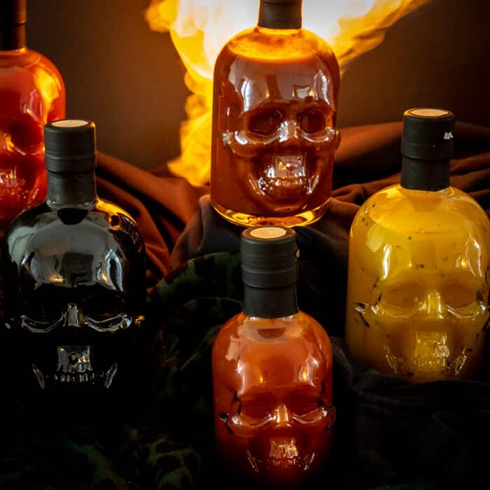 Black-gold-skull-bottle-saus.guru