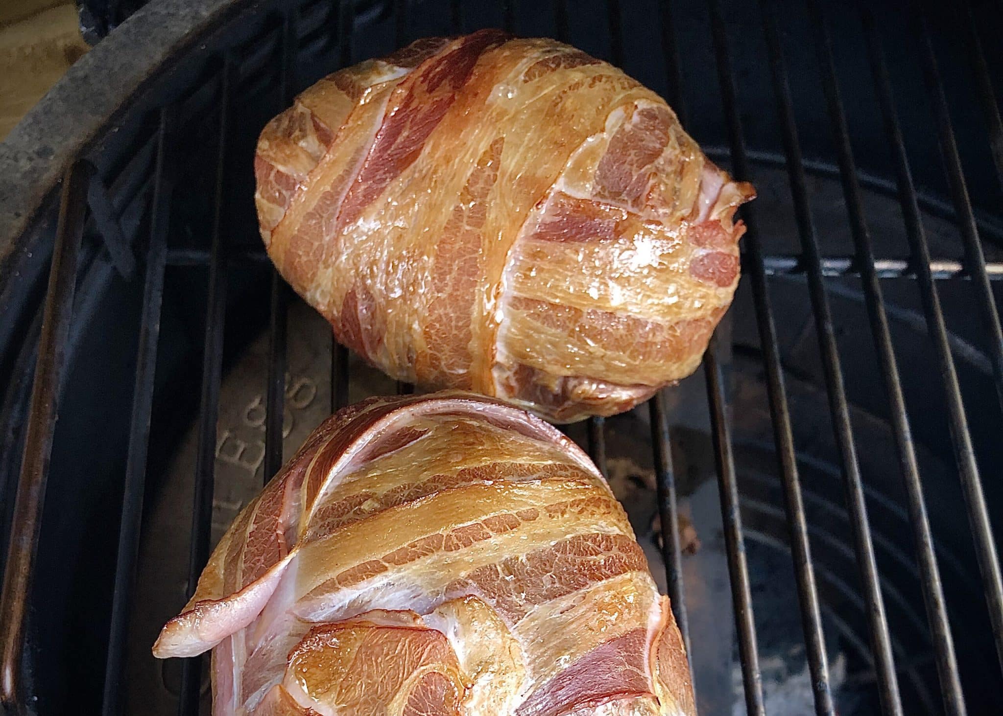 Bacon bombs op de barbecue gerookt