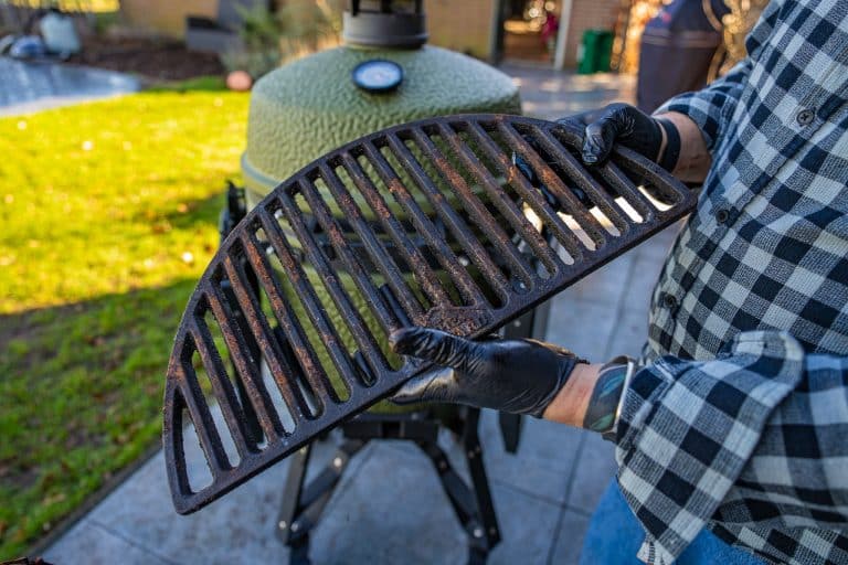 kamadoschoonmakenengietijzerbehandelenlowres - Roest verwijderen van je gietijzeren rooster