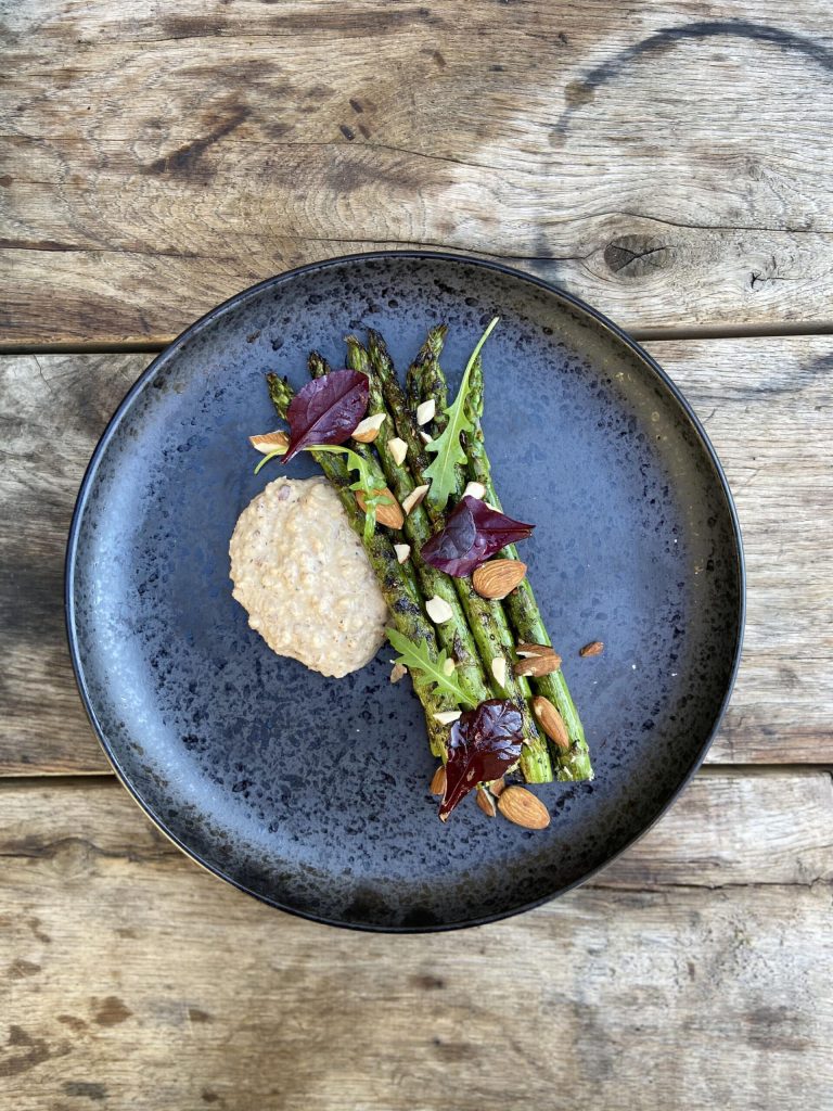 gegrilde groene asperges egg kamado bbq recept 08 scaled - Gegrilde groene asperges