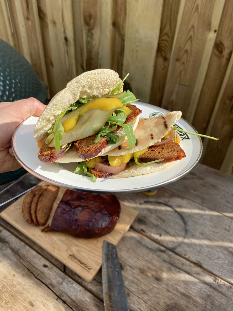 vegan brisket style egg kamado bbq recept 08 scaled - Vegan brisket style sliders