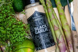 Gourmet-cuisine-saus-guru-black-garlic