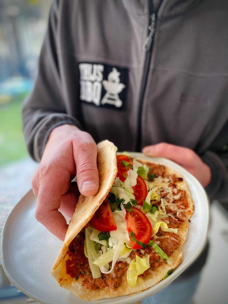 turkse pizza recept kamado green egg 07 scaled - Turkse pizza uit de BBQ