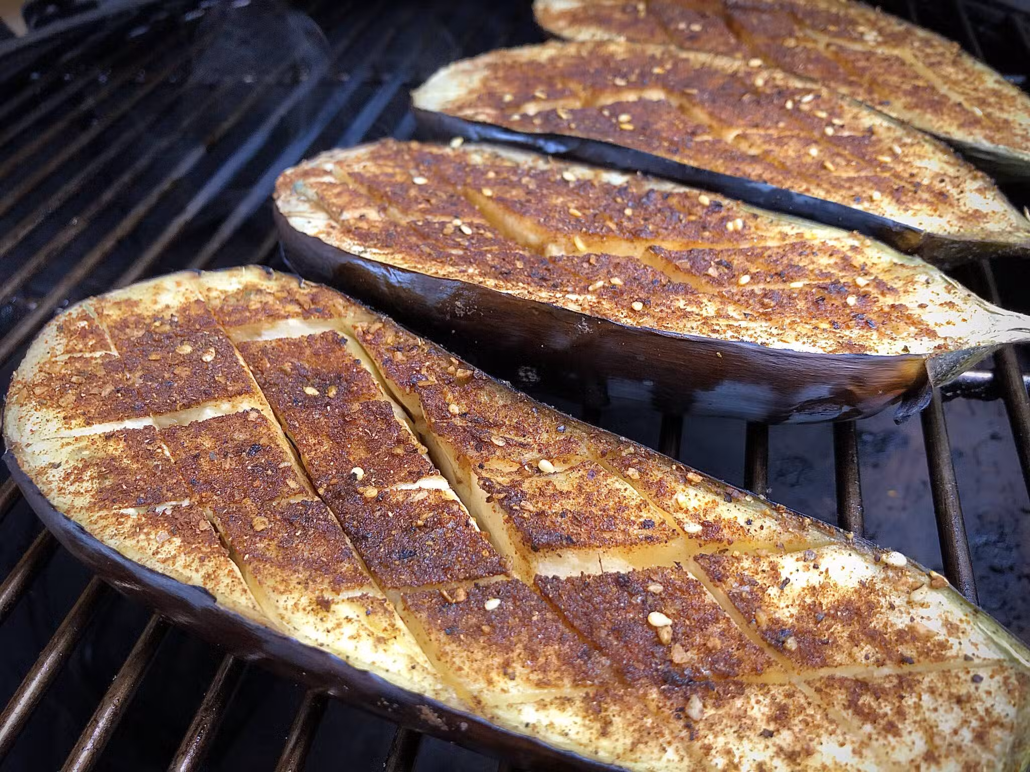 Baba ganoush recept bbq kamad big green egg Aubergines op de bbq