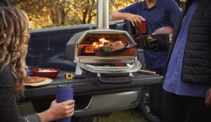 Lifestyle Ooni Karu 16 Tailgating - Gas Burner Cast Iron1 (1)-min