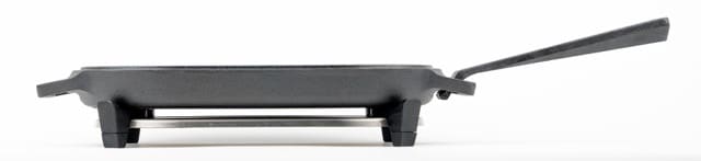 OOni-cast-iron-sizzler-pan-1