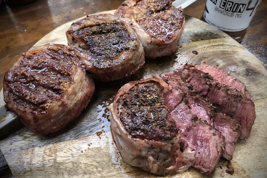 Bacon-wrapped-steaks-defikerin-braairub-churrasco-forged