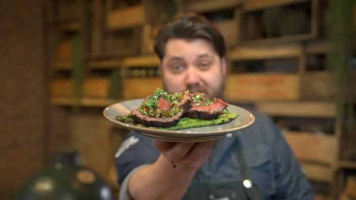 Bavette-Rollade-met-Salsa-Verde-En-Groene-ASperges-Kamado-Recept-BBQ-video-uitleg