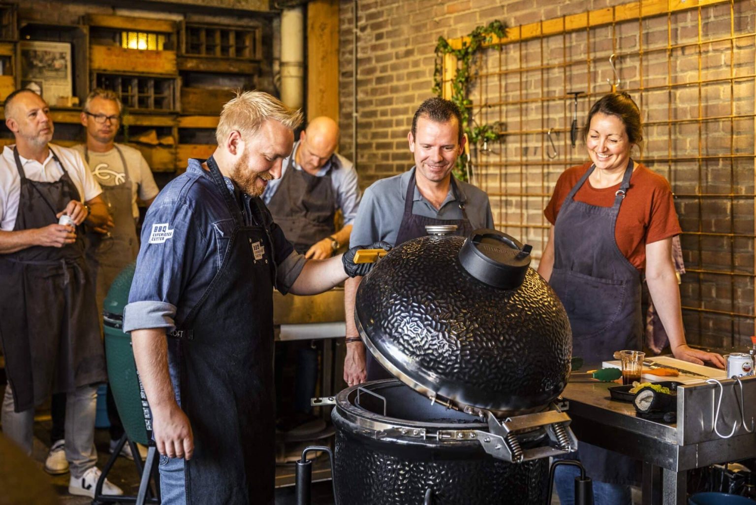 BBQ-workshops-Collega's-gezocht-vacatures-koken-kok-horeca-solliciteren-job-showroom-bbq-winkel