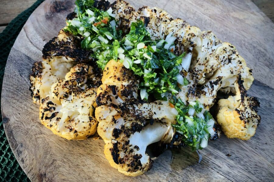 Bloemkool steaks met zeer pittige chimichurri van de kamado bbq recept