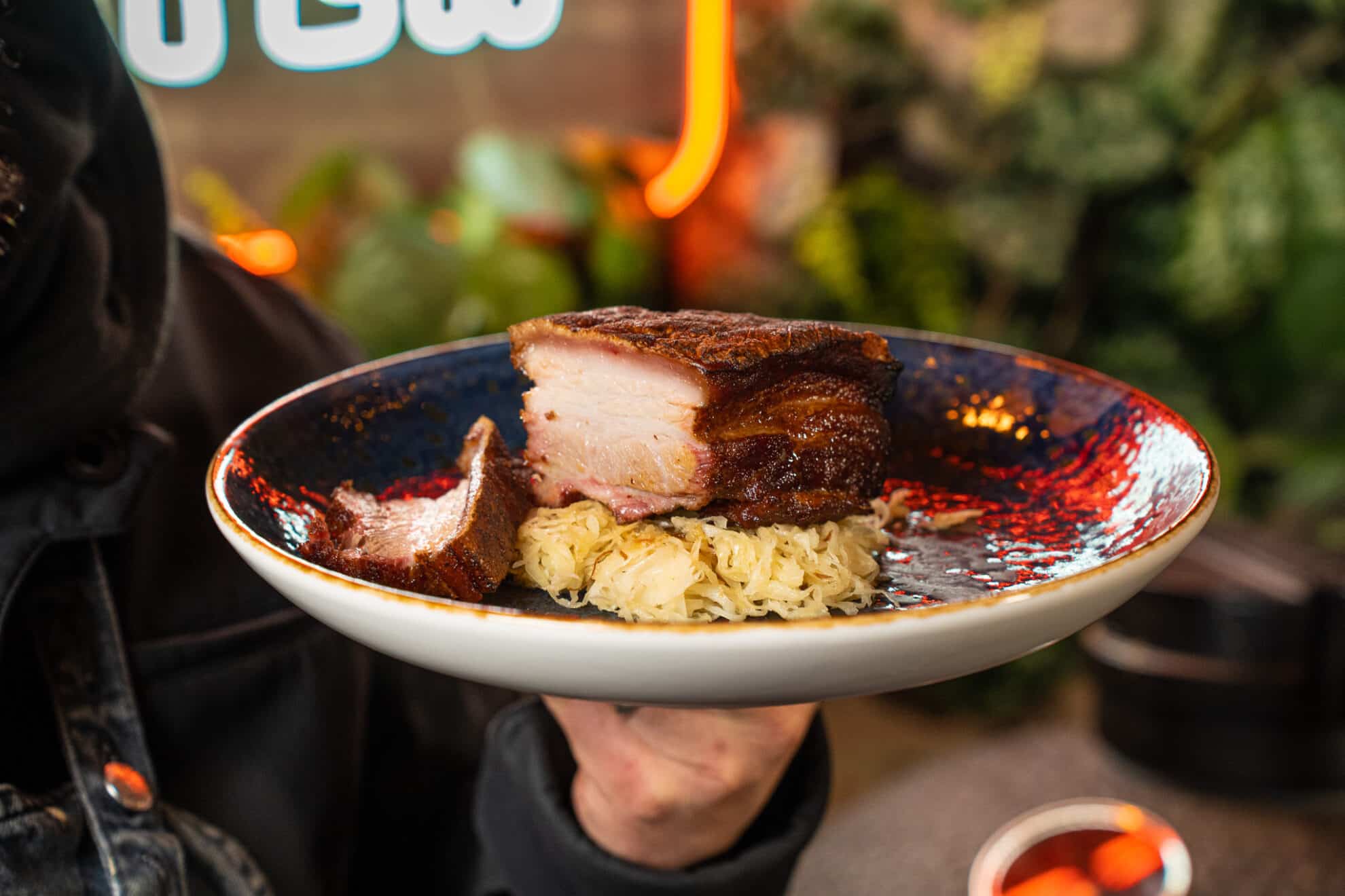 Low-en-slow-buikspek-met-zuurkool