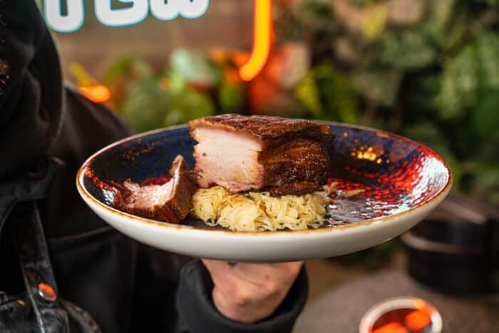 Low-en-slow-buikspek-met-zuurkool