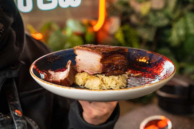 Low-en-slow-buikspek-met-zuurkool