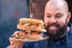 Thomas-clunsandwich-met-warm-gerookte-parelhoen-filet-baiconnaise