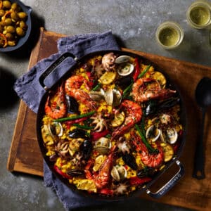 Paella-pan-Karbon-steel-Kamado-Joe-lifestyle