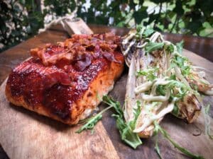 eindresultaat-recept-gelakte-zalm-met-gegrilde-witlof