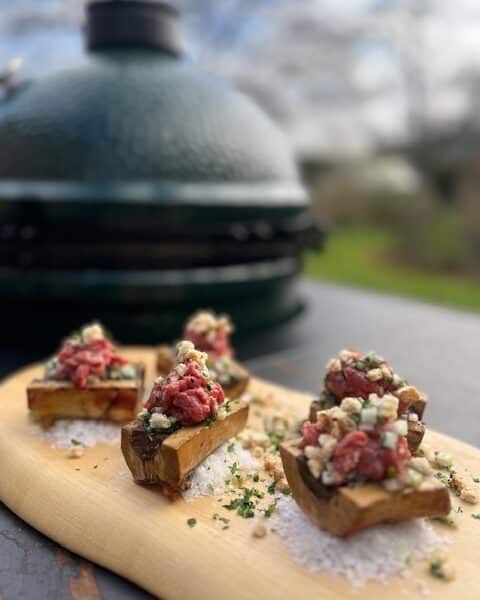 Umami-mergpijpjes-van-de-BBQ-met-tartaar-van-Bavette-10