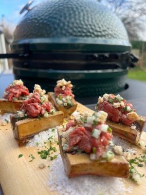 Umami-mergpijpjes-van-de-BBQ-met-tartaar-van-Bavette-10