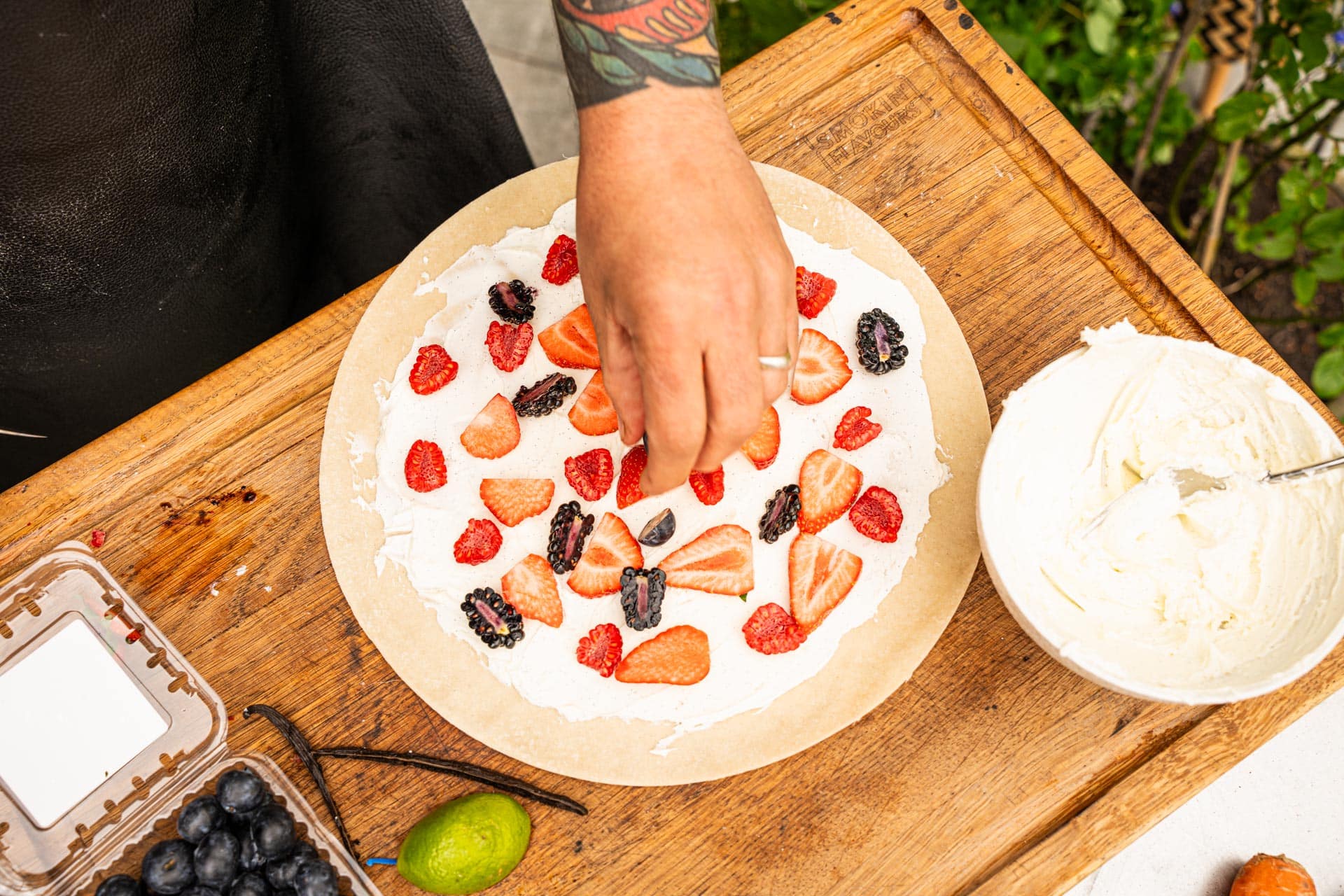 Kamado-Joe-BBQ-feestje_flamkuchen-roodfruit