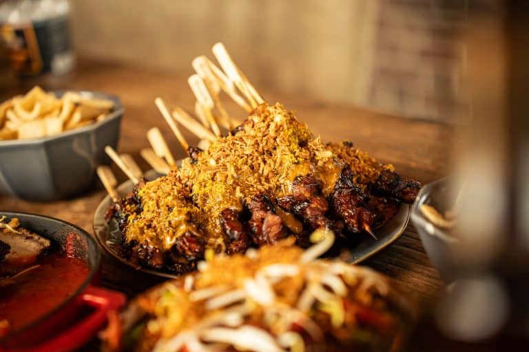 chineserijsttafellowres - Saté babi