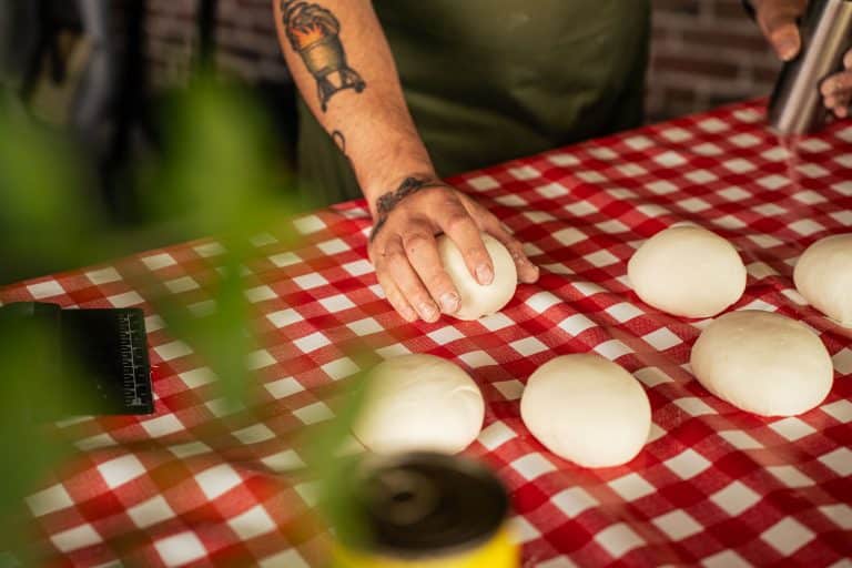 pizzacursus2026lowres 6 - Pizzadeeg opbollen, rijzen en rijpen