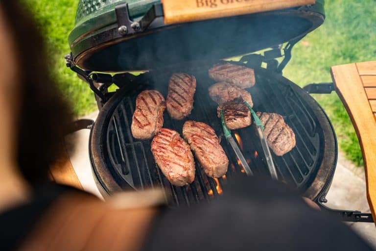 biggreenegg pmax lifestyle hr - 5 veelgemaakte BBQ-fouten en hoe je ze voorkomt