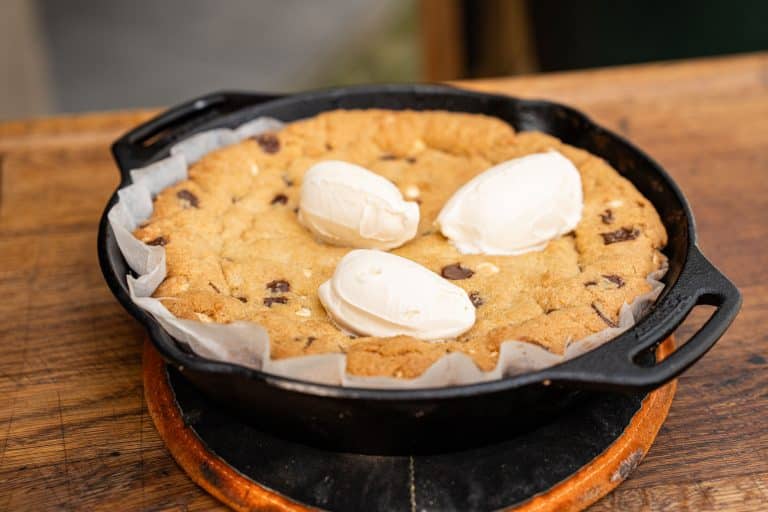 skilletcookie - Skillet cookie van de barbecue