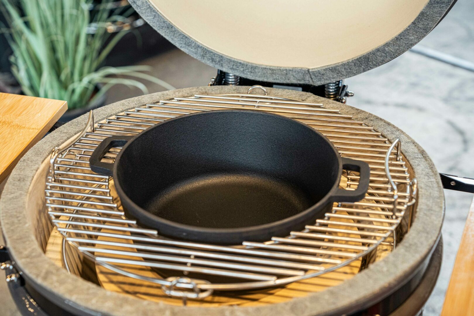 Dutch Oven reversible Grill Guru BBQ Experience Center